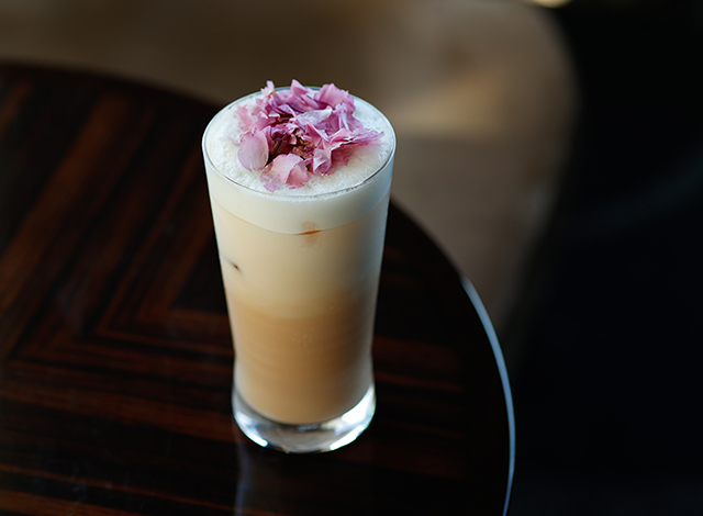 Palace Hotel Tokyo Lounge Bar Prive Spring 2025 Sakura Selections Sakura Iced Royal Milk Tea | © 美しい国の、美しい一日がある。2024