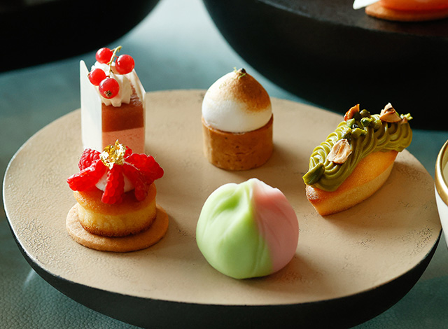 Palace Hotel Tokyo The Palace Lounge Spring 2025 Afternoon Tea Stones Sweets | © 美しい国の、美しい一日がある。2024