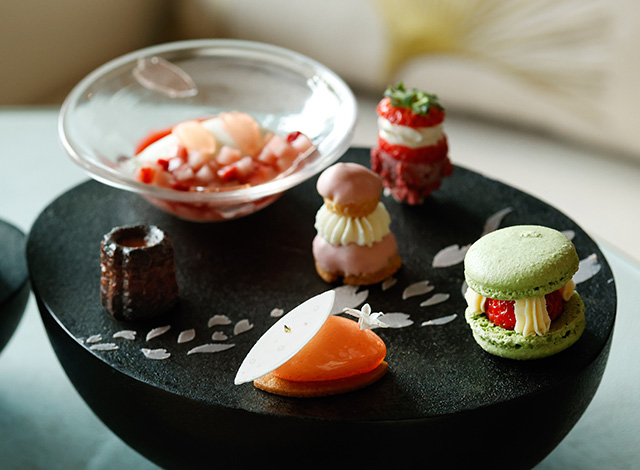 Palace Hotel Tokyo The Palace Lounge Spring 2025 Afternoon Tea Stones Sweets II | © 美しい国の、美しい一日がある。2024